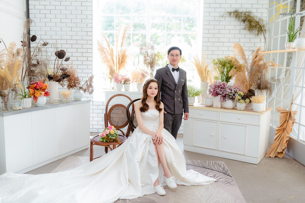 Bộ ảnh cưới lãng mạn tại phim trường SmileyVille Đông Anh - Hà Nội năm 2020 2021 concept mới
