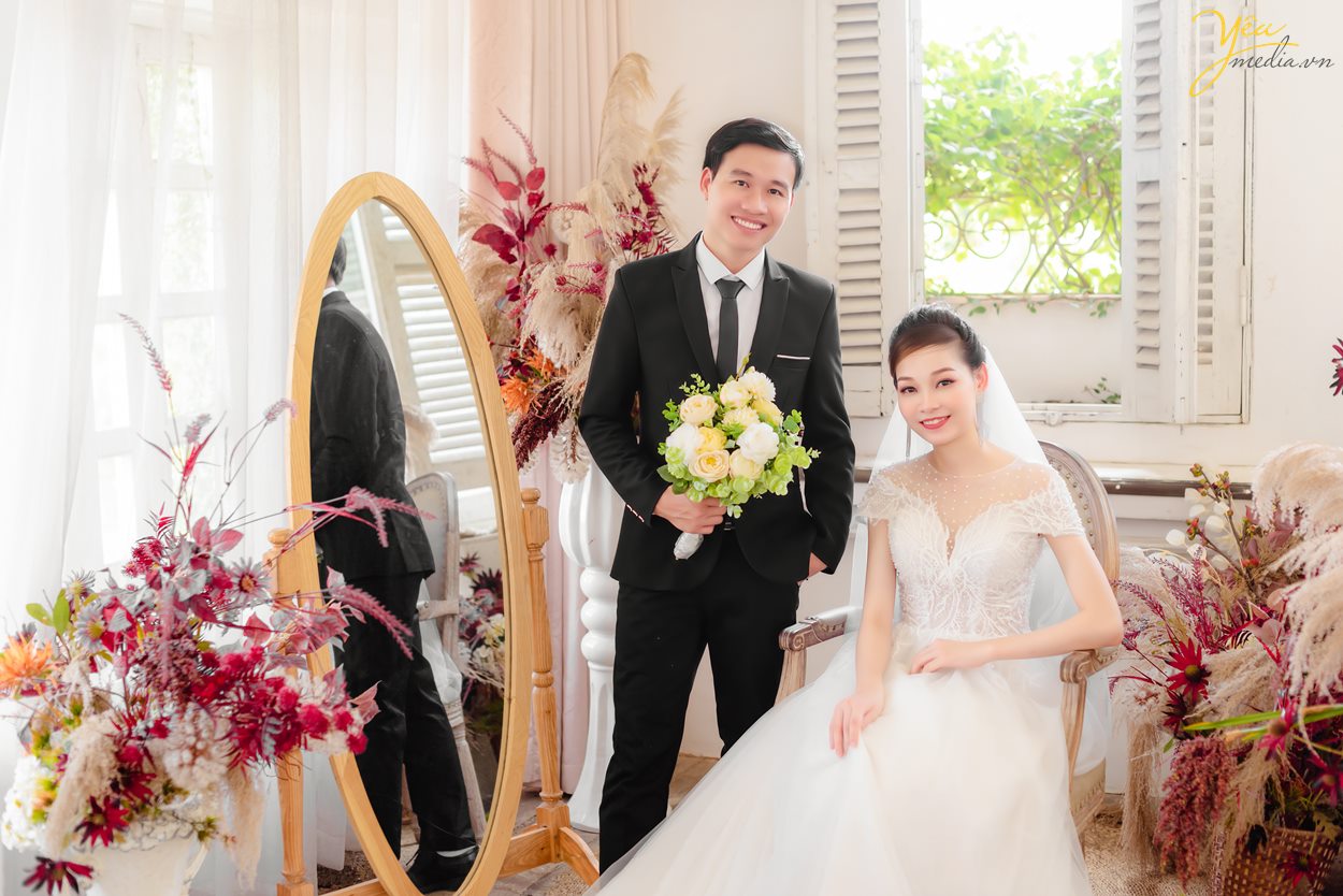 Bộ ảnh cưới lãng mạn tại phim trường SmileyVille Đông Anh - Hà Nội năm 2020 2021 concept mới