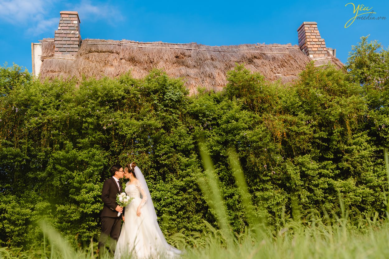 Bộ ảnh cưới lãng mạn tại phim trường SmileyVille Đông Anh - Hà Nội năm 2020 2021 concept mới