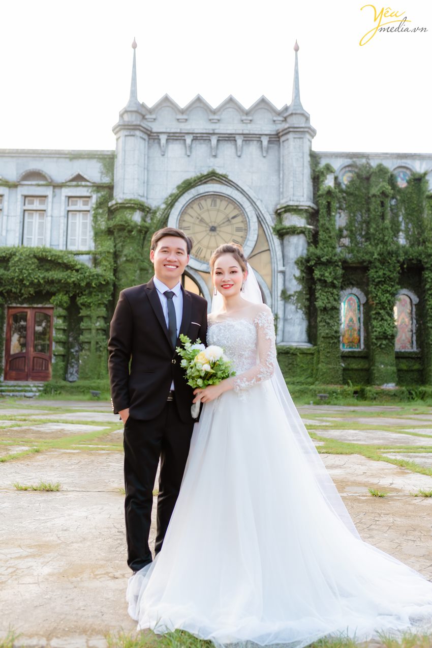 Bộ ảnh cưới lãng mạn tại phim trường SmileyVille Đông Anh - Hà Nội năm 2020 2021 concept mới