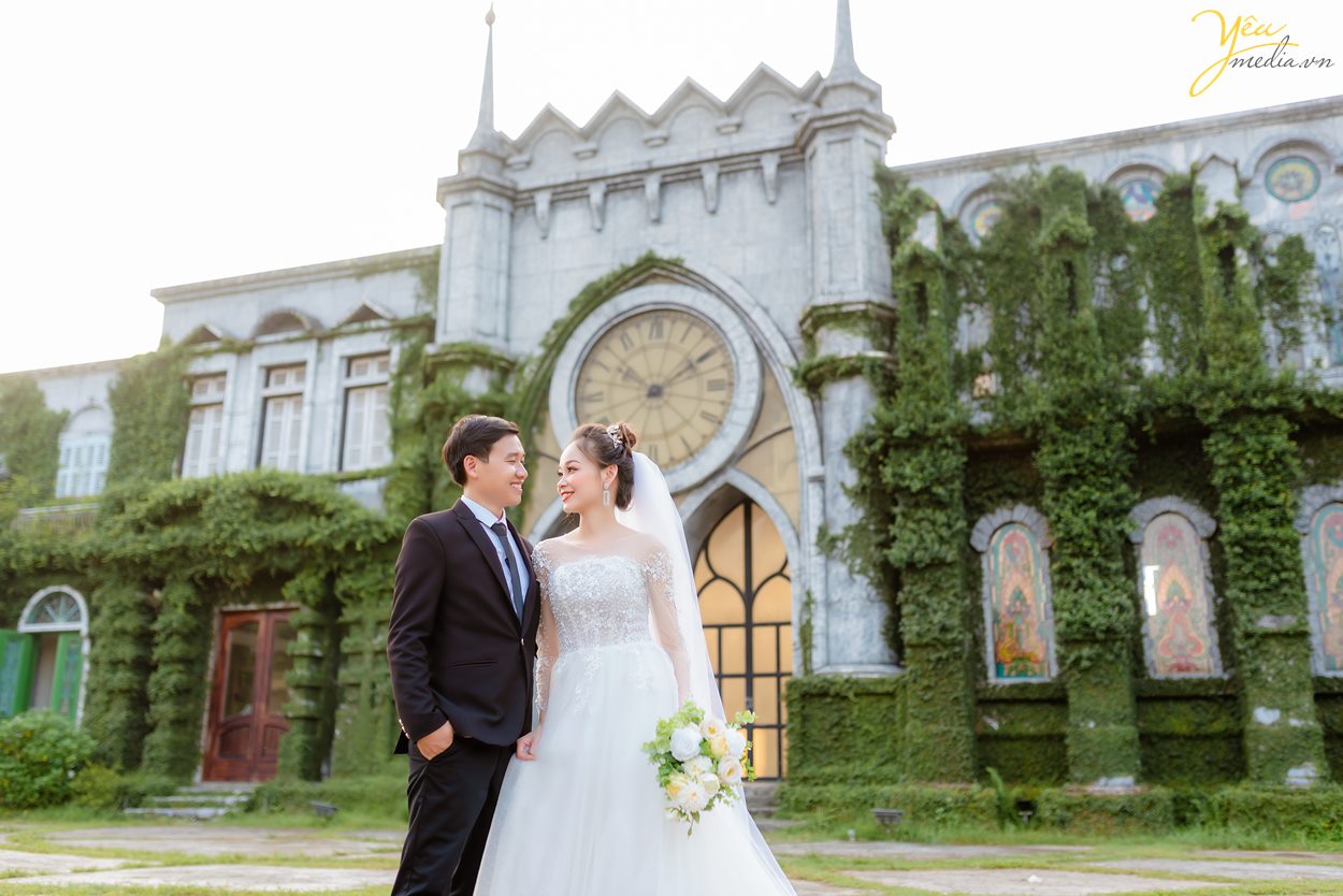 Bộ ảnh cưới lãng mạn tại phim trường SmileyVille Đông Anh - Hà Nội năm 2020 2021 concept mới