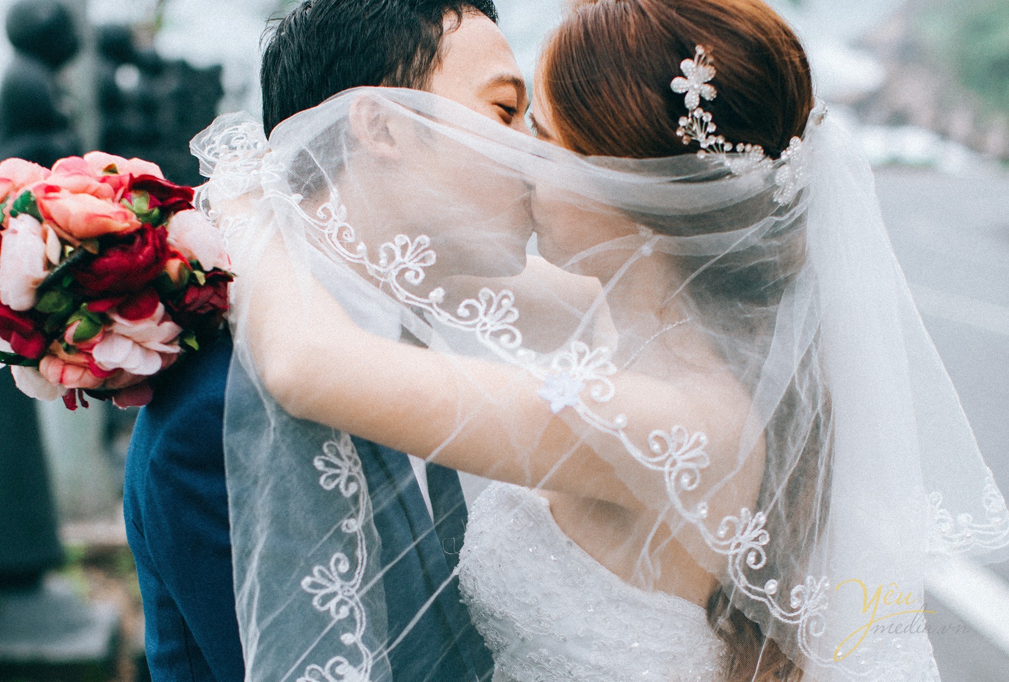 cùng trao nhau nụ hôn ngọt ngào