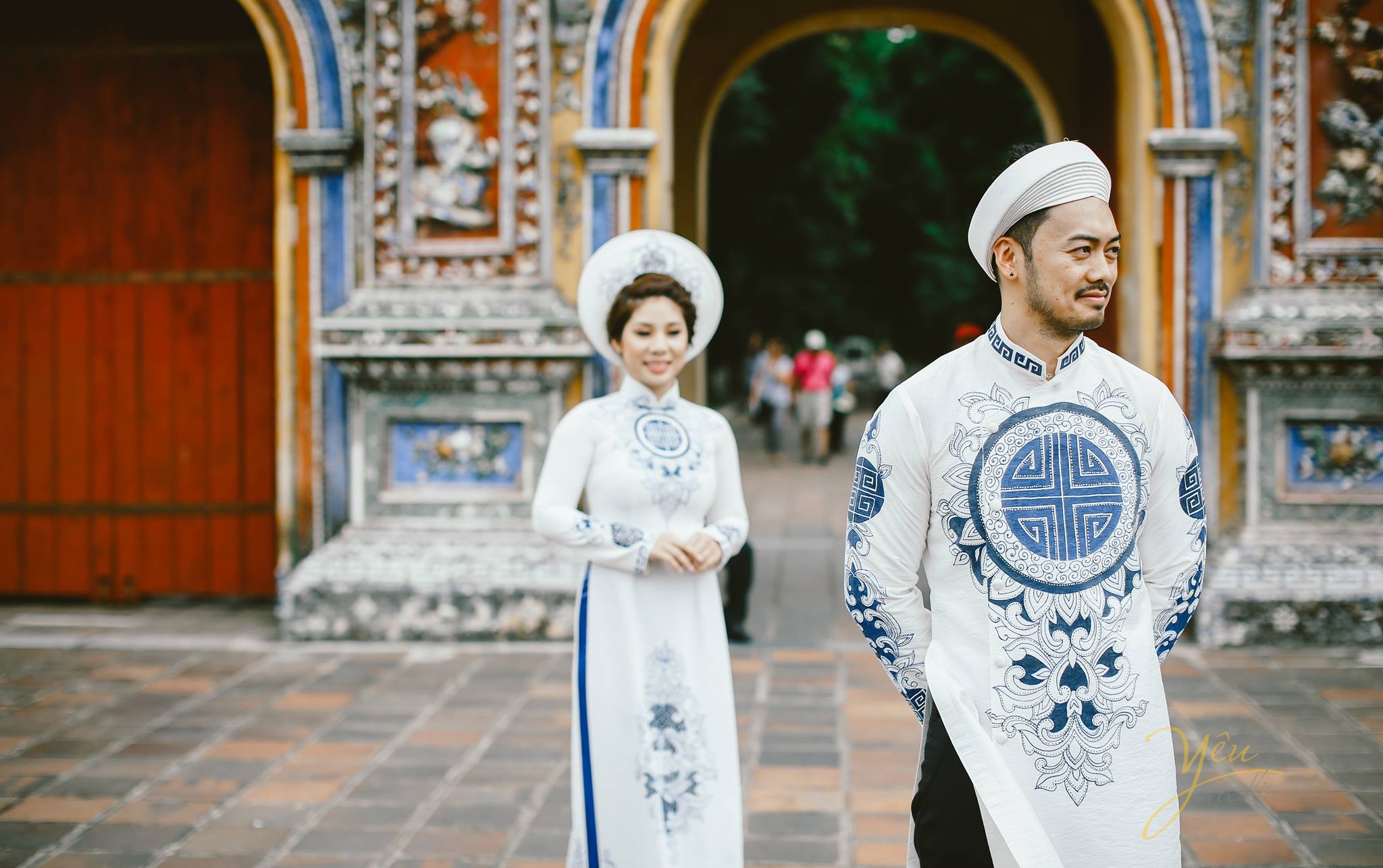 cô dâu chú rể trong trang phục áo dài đầy ấn tượng