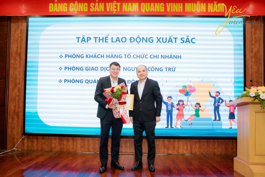 Cùng ngắm nhìn bộ ảnh lễ tổng kết của Công ty Cổ phần Chứng khoán Bảo Việt 