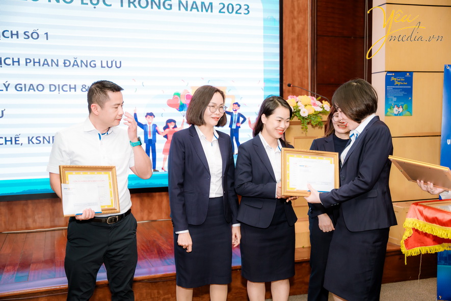 Cùng ngắm nhìn bộ ảnh lễ tổng kết của Công ty Cổ phần Chứng khoán Bảo Việt