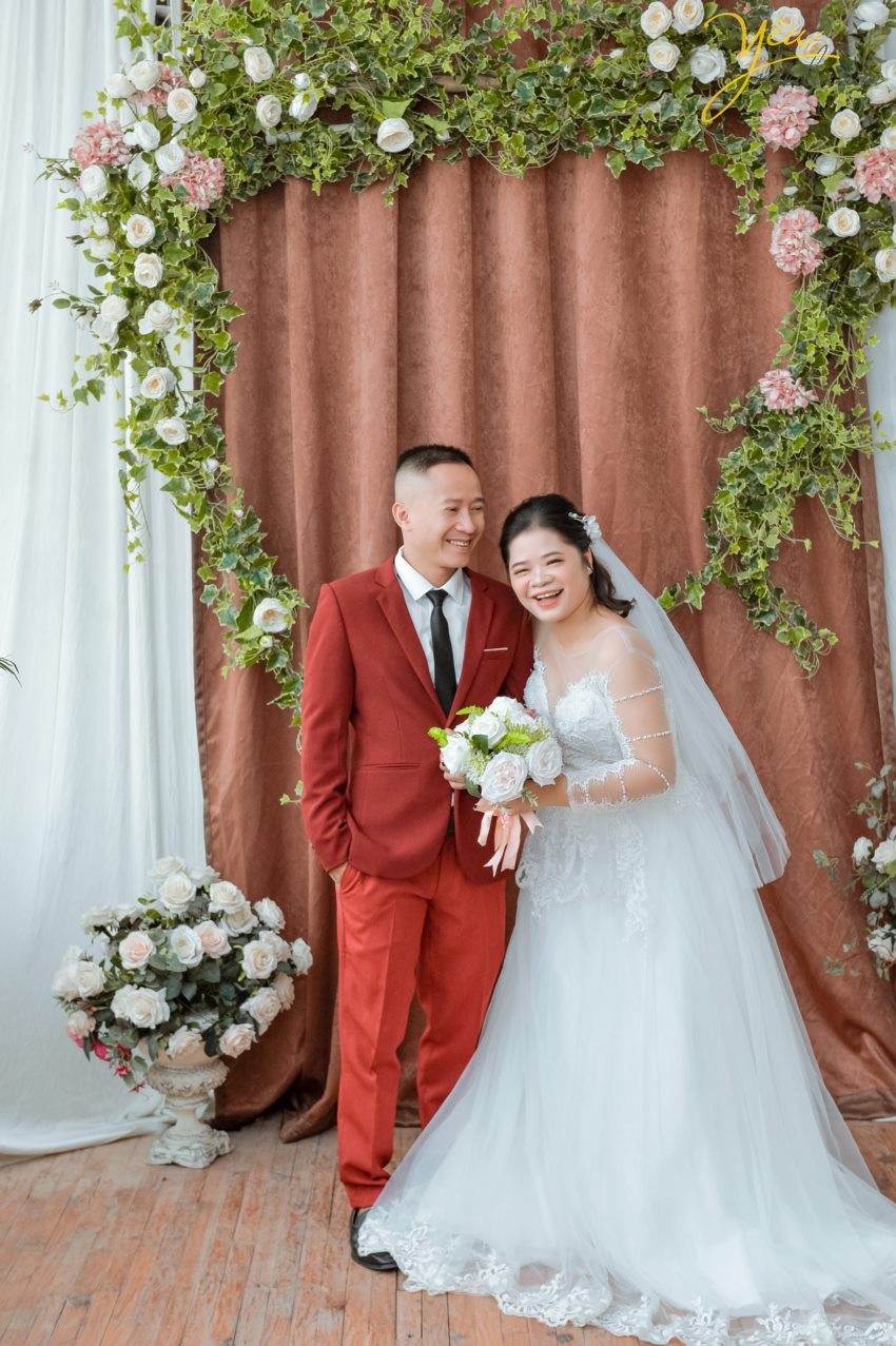 Đó dường như đã trở thành những thứ không thể thiếu ở mỗi gia đình vào dịp Tết. Không khí của gia đình sẽ càng ấm áp hơn khi trong phòng khách có treo những tấm ảnh gia đình ngày tết ghi lại những khoảnh khắc đẹp nhất của cả nhà trước thềm năm mới.  Yêu Media hân hạnh phục vụ gia đình chị Hạnh trong việc chụp ảnh tại phim trường Rosa - Lê Trọng Tấn - Hà Nội.