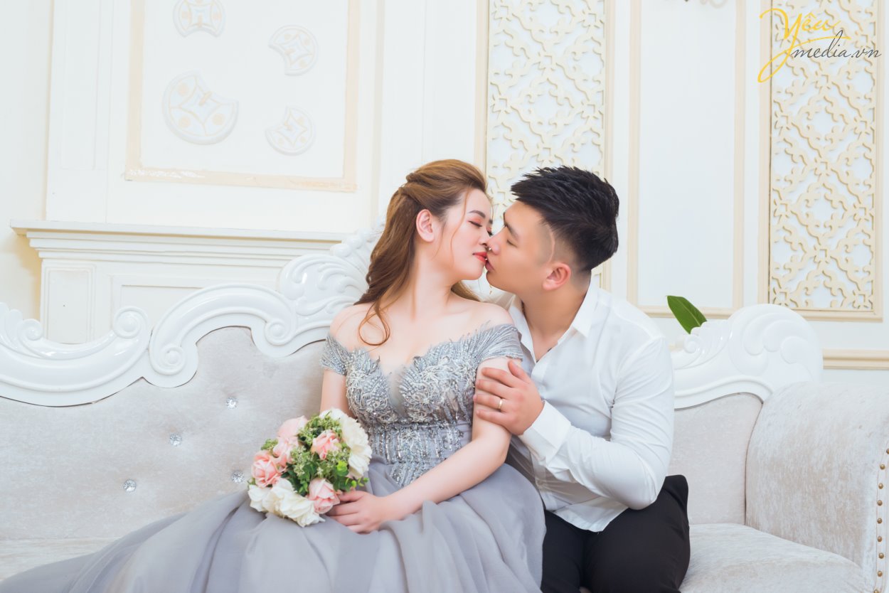 Yêu Media với nhiều năm kinh nghiệm trong lĩnh vực chụp ảnh gia đình đẹp, album gia đình đẹp là một địa điểm uy tín, chất lượng để bạn lựa chọn. Yêu Media từng thực hiện rất nhiều album gia đình đẹp tại nhiều địa điểm như: phim trường, tại gia, studio, ngoại cảnh... Chúng tôi tự hào mang đến cho bạn những dịch vụ tốt nhất.