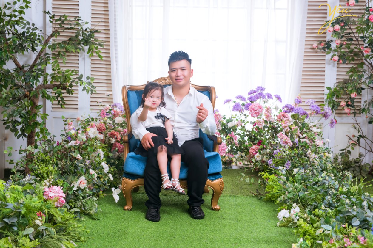 Yêu Media với nhiều năm kinh nghiệm trong lĩnh vực chụp ảnh gia đình đẹp, album gia đình đẹp là một địa điểm uy tín, chất lượng để bạn lựa chọn. Yêu Media từng thực hiện rất nhiều album gia đình đẹp tại nhiều địa điểm như: phim trường, tại gia, studio, ngoại cảnh... Chúng tôi tự hào mang đến cho bạn những dịch vụ tốt nhất.