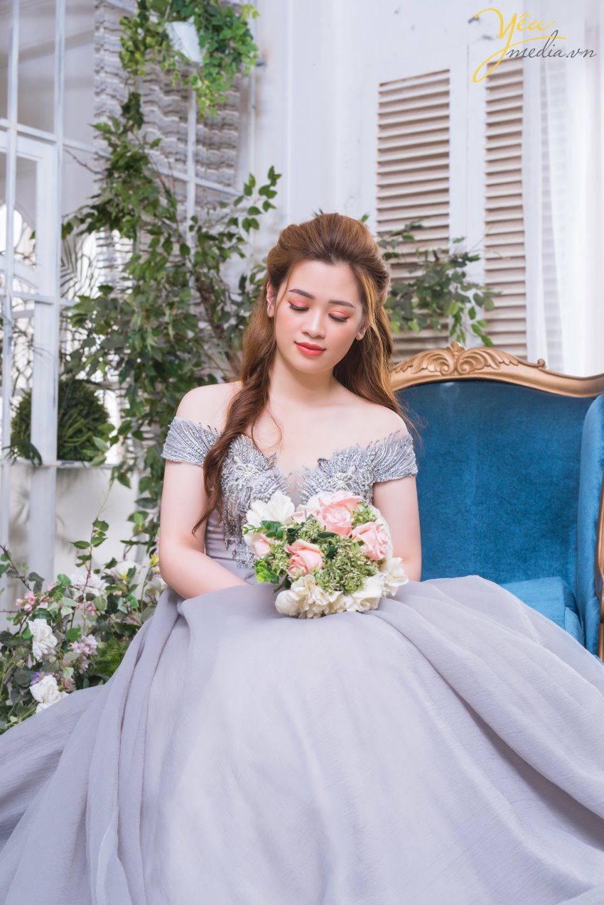 Yêu Media với nhiều năm kinh nghiệm trong lĩnh vực chụp ảnh gia đình đẹp, album gia đình đẹp là một địa điểm uy tín, chất lượng để bạn lựa chọn. Yêu Media từng thực hiện rất nhiều album gia đình đẹp tại nhiều địa điểm như: phim trường, tại gia, studio, ngoại cảnh... Chúng tôi tự hào mang đến cho bạn những dịch vụ tốt nhất.