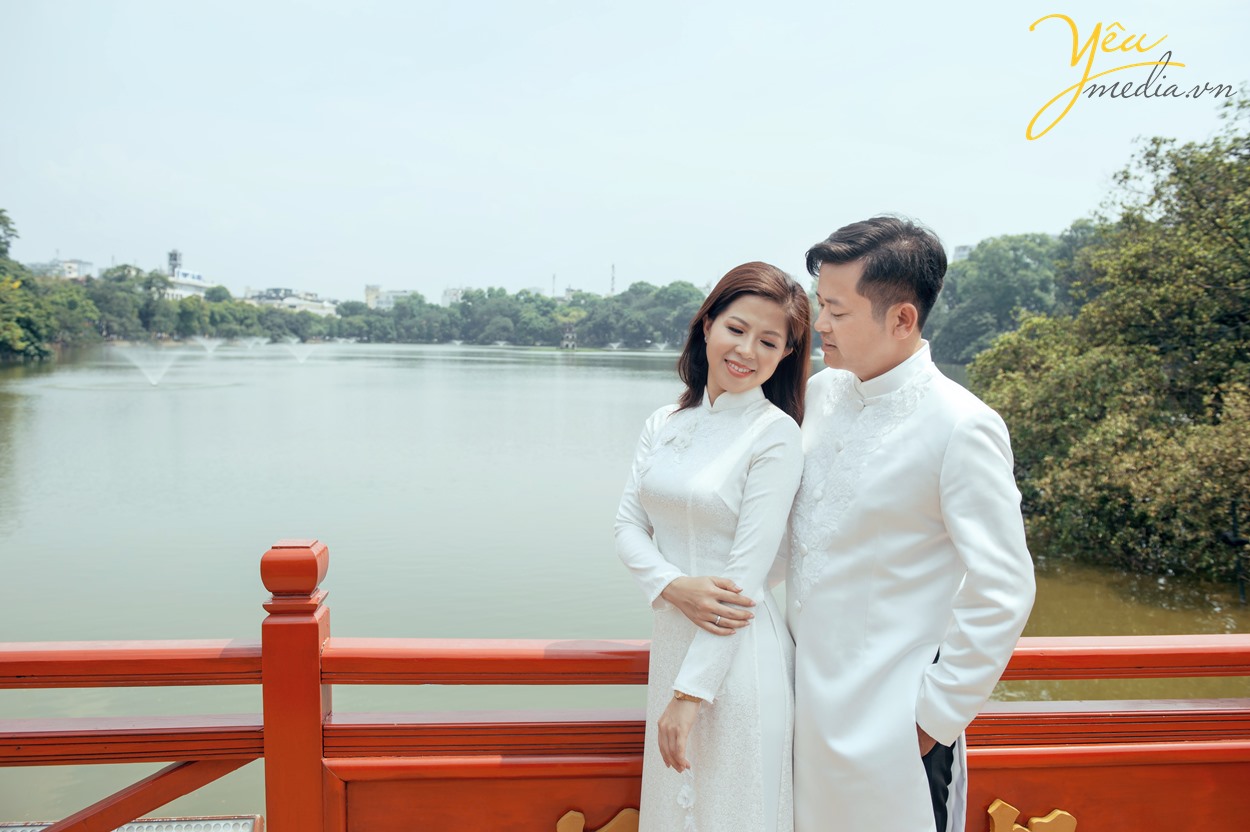 chụp ảnh cưới cầu thê húc hồ gươm hà nội
