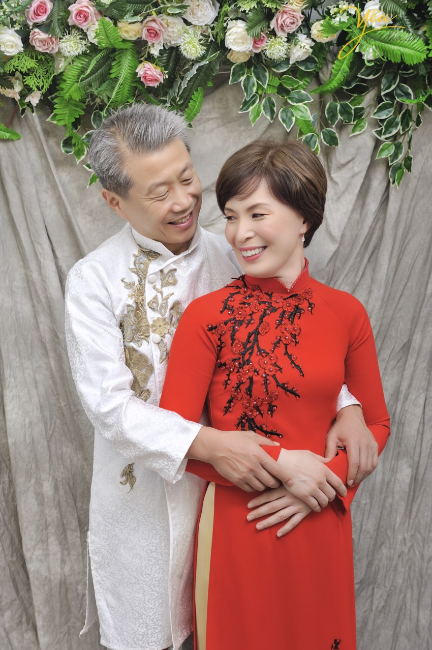 photo service with ao dai traditional dress viet nam