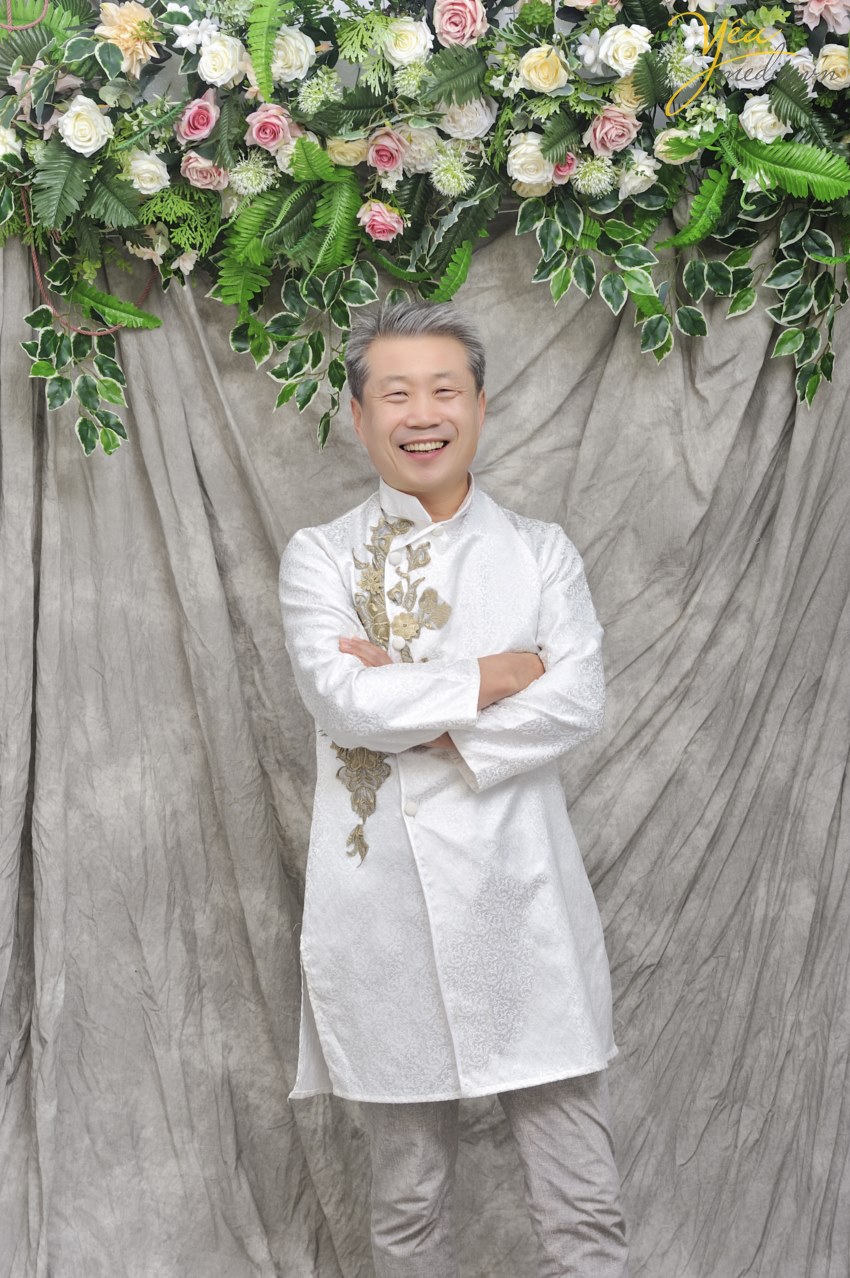 price take photo in viet nam with ao dai