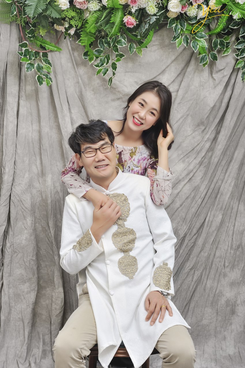 serivce take picture with ao dai viet nam in hanoi