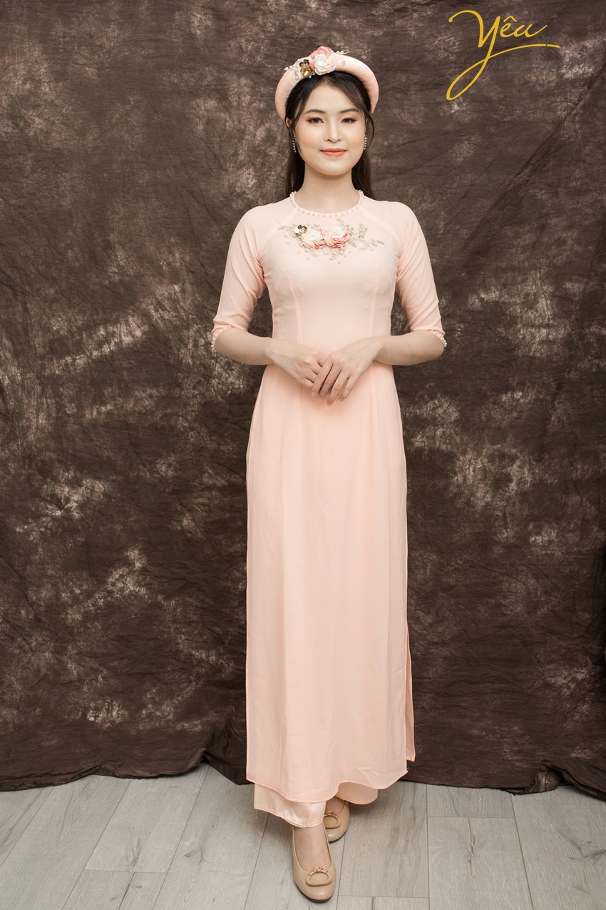 áo dài đơn giản nhẹ nhàng màu hồng nhạt cánh sen