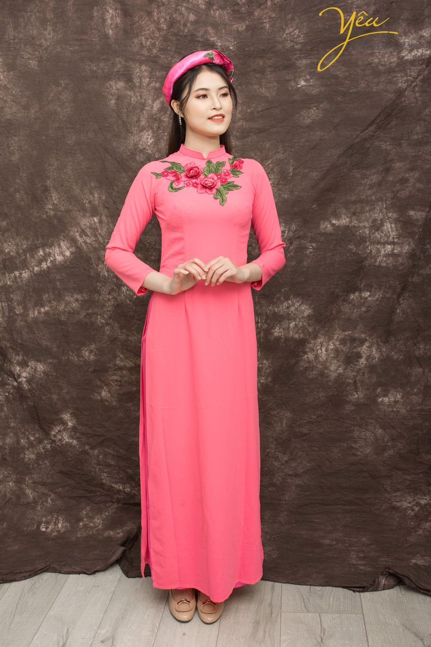 cho thuê áo dài màu hồng cánh sen kèm mấn đội đầu