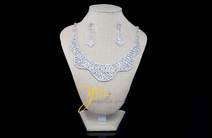 trang sức cưới đính đá mặc áo dài, váy cưới trắng