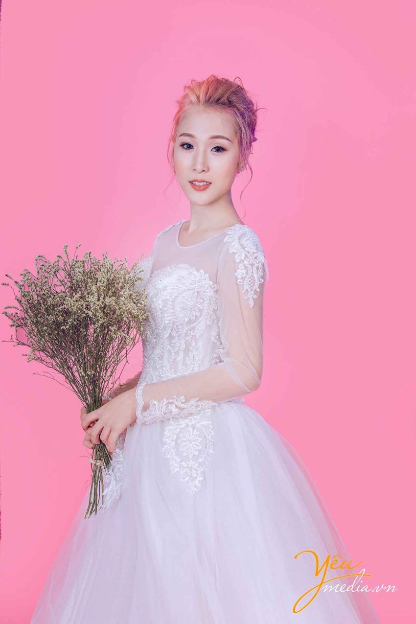 váy cưới công chúa sang trọng màu trắng xòe bồng bềnh