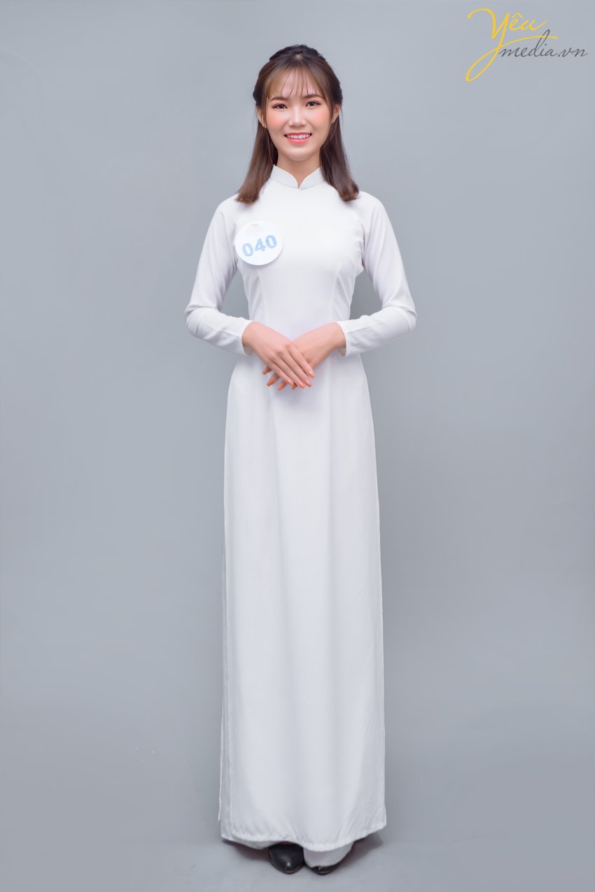 Trải qua nhiều thời kì, cuộc thi nhan sắc còn nâng tầm hơn không chỉ tìm kiếm và tôn vinh sắc đẹp mà còn là cầu nối để phái yếu thể hiện tài năng, bản lĩnh và chung tay xây dựng đất nước phát triển, giàu mạnh và giúp môi trường thêm xanh sạch đẹp. Yêu media hân hạnh phục vụ trong việc chụp hình cho bạn Linh Chi - tham dự cuộc thi đầy ý nghĩa: Hoa Khôi Thủ Đô Hà Nội 2019