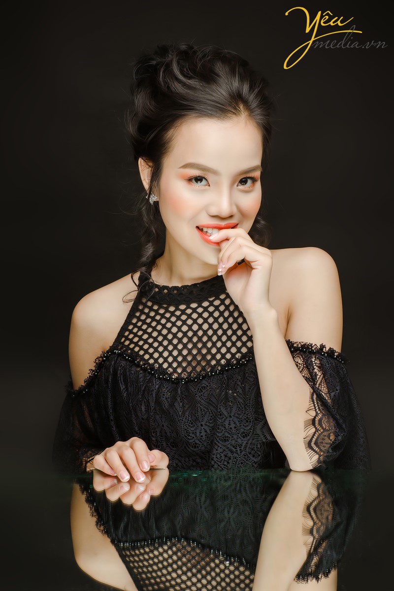 chụp beauty shot trong studio cho ca sĩ nổi tiếng