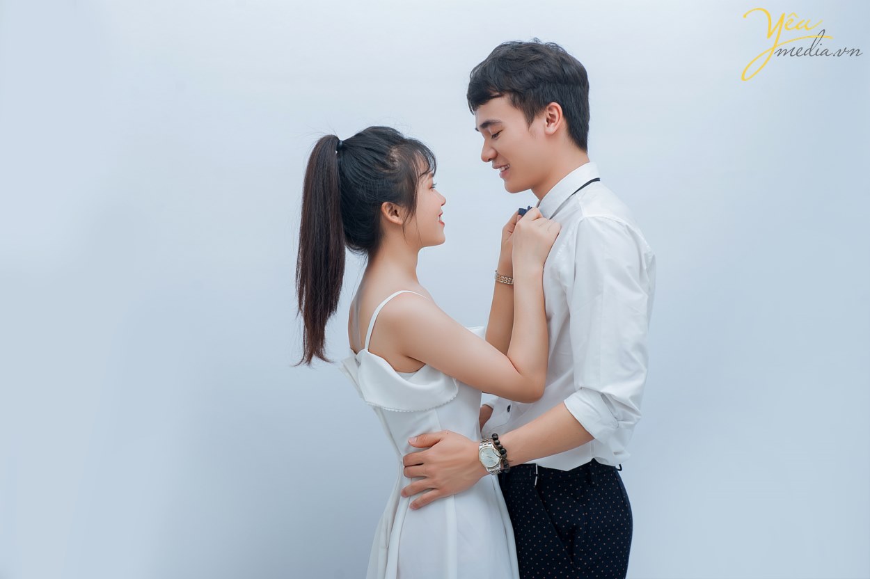 Tình yêu là những điều đẹp đẽ, những cung bậc cảm xúc tuyệt vời mà cặp đôi Trang - Ngân đã thể hiện trong bộ ảnh được thực hiện bởi Yêu Media trong studio của mình.