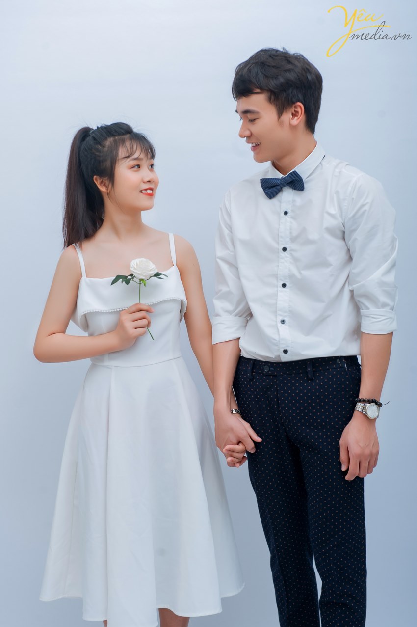 Tình yêu là những điều đẹp đẽ, những cung bậc cảm xúc tuyệt vời mà cặp đôi Trang - Ngân đã thể hiện trong bộ ảnh được thực hiện bởi Yêu Media trong studio của mình.