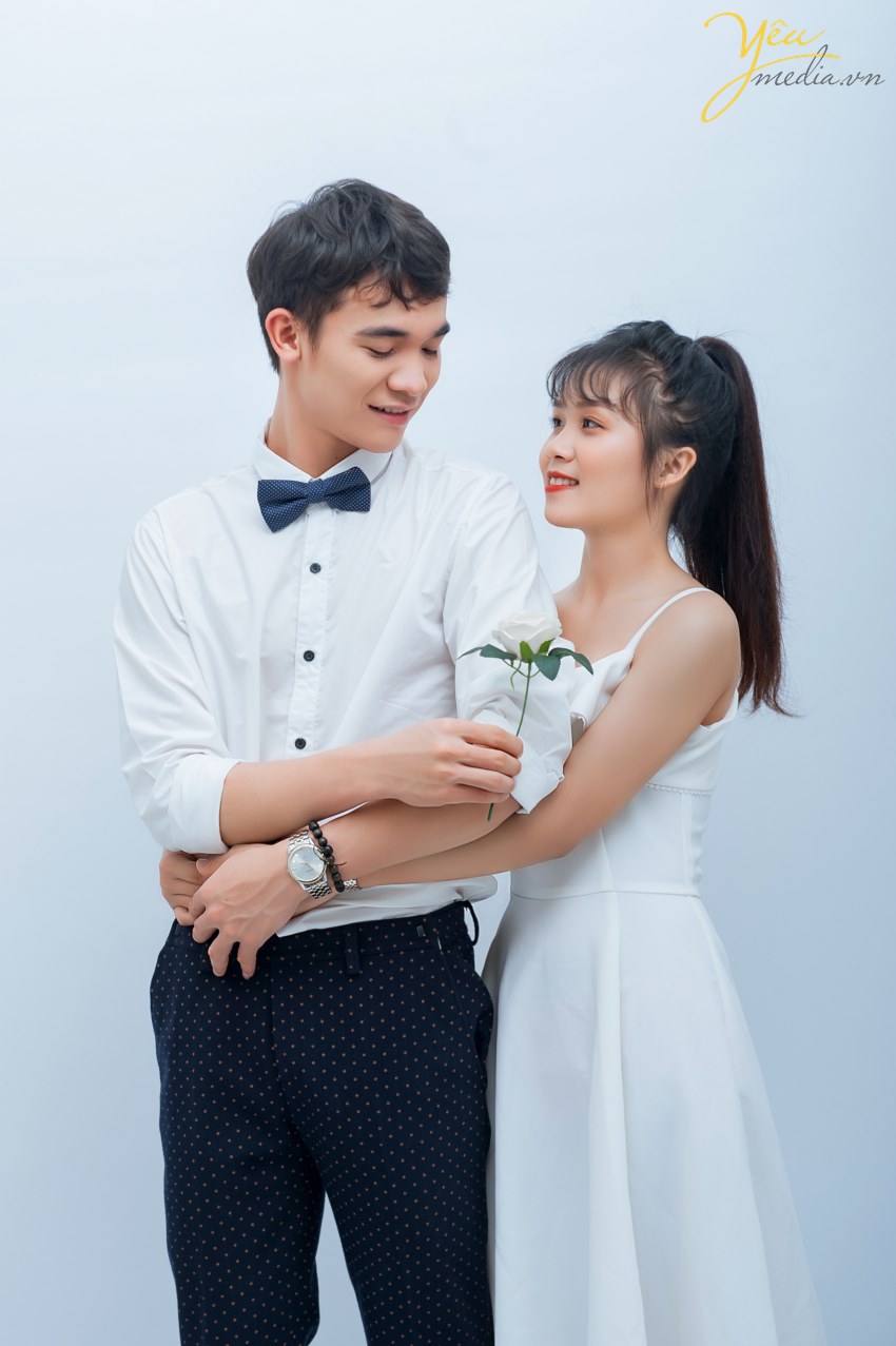 Tình yêu là những điều đẹp đẽ, những cung bậc cảm xúc tuyệt vời mà cặp đôi Trang - Ngân đã thể hiện trong bộ ảnh được thực hiện bởi Yêu Media trong studio của mình.