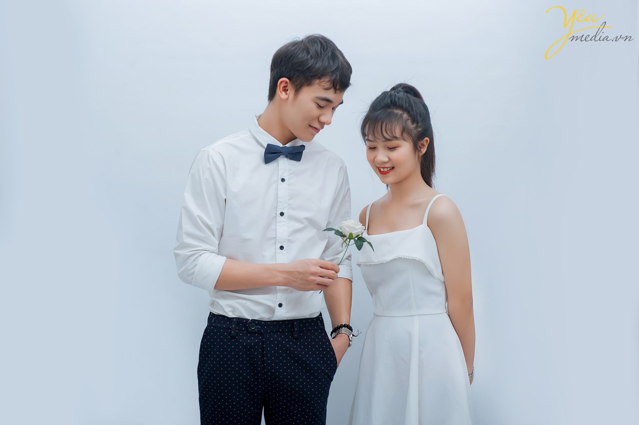 Tình yêu là những điều đẹp đẽ, những cung bậc cảm xúc tuyệt vời mà cặp đôi Trang - Ngân đã thể hiện trong bộ ảnh được thực hiện bởi Yêu Media trong studio của mình.