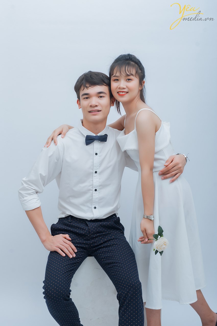 Tình yêu là những điều đẹp đẽ, những cung bậc cảm xúc tuyệt vời mà cặp đôi Trang - Ngân đã thể hiện trong bộ ảnh được thực hiện bởi Yêu Media trong studio của mình.