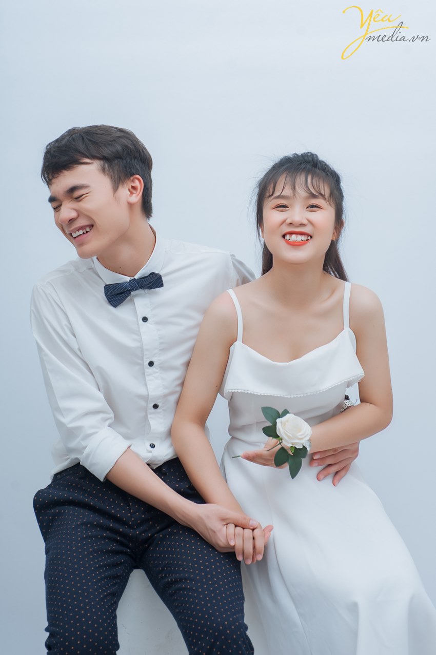 Tình yêu là những điều đẹp đẽ, những cung bậc cảm xúc tuyệt vời mà cặp đôi Trang - Ngân đã thể hiện trong bộ ảnh được thực hiện bởi Yêu Media trong studio của mình.