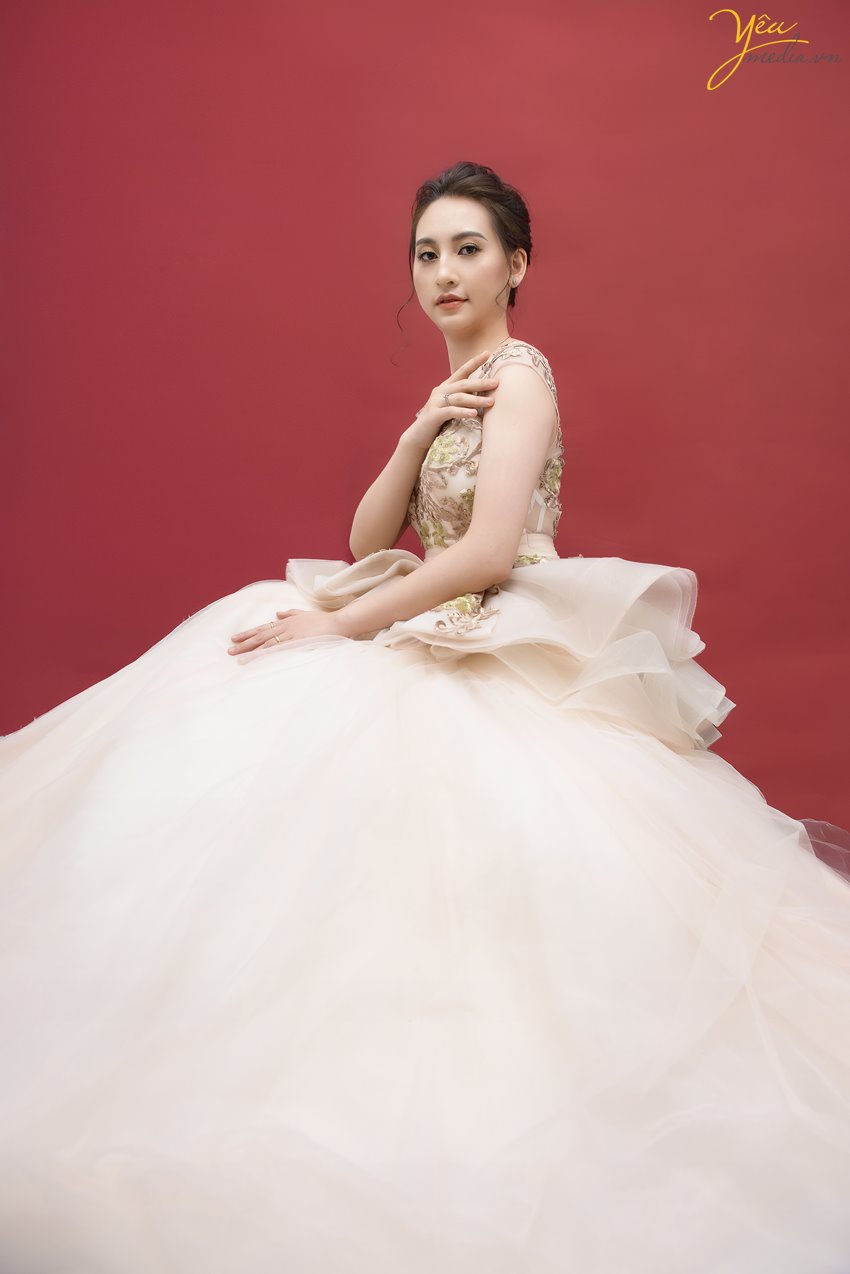 Đây là bài viết giới thiệu dịch vụ chụp ảnh doanh nhân - boss mỹ phẩm đẹp mới nhất được trình bày bởi Yêu media - kèm theo những hình ảnh vừa thực hiện xong cho một khách hàng thân thiết của Yêu media Studio.