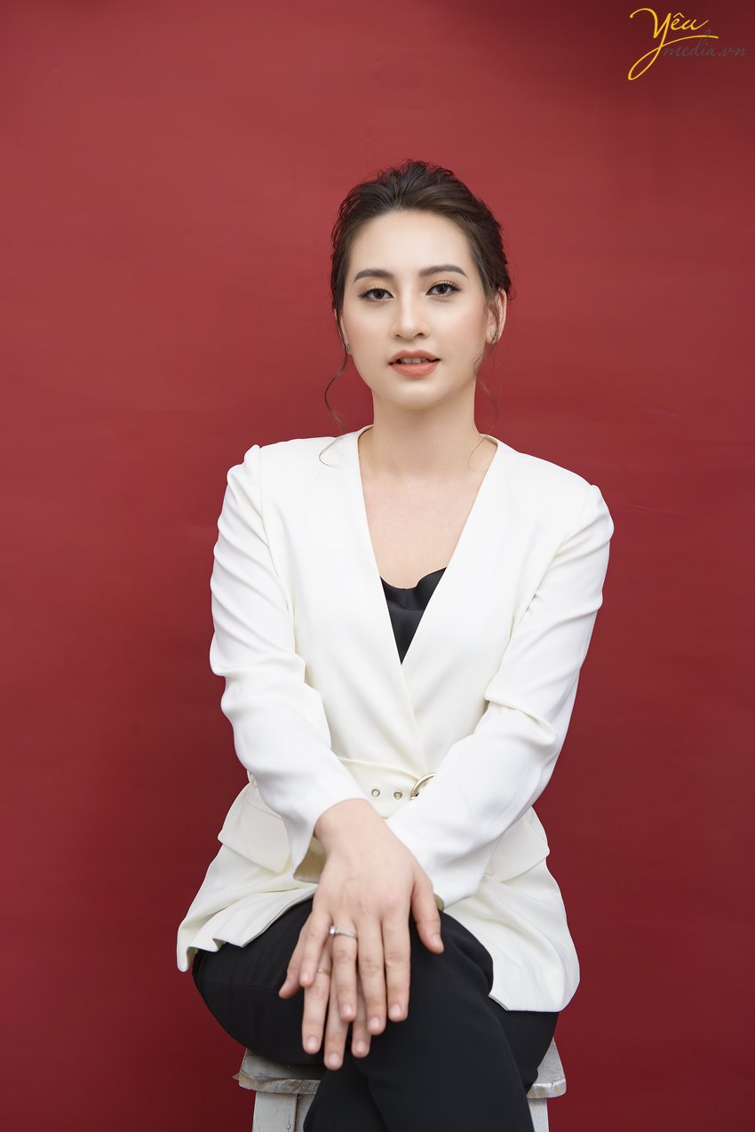 Đây là bài viết giới thiệu dịch vụ chụp ảnh doanh nhân - boss mỹ phẩm đẹp mới nhất được trình bày bởi Yêu media - kèm theo những hình ảnh vừa thực hiện xong cho một khách hàng thân thiết của Yêu media Studio.