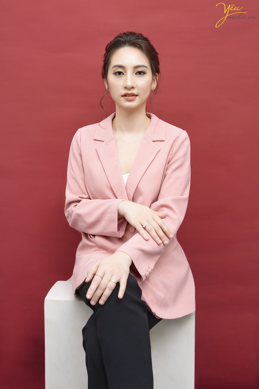 Đây là bài viết giới thiệu dịch vụ chụp ảnh doanh nhân - boss mỹ phẩm đẹp mới nhất được trình bày bởi Yêu media - kèm theo những hình ảnh vừa thực hiện xong cho một khách hàng thân thiết của Yêu media Studio.