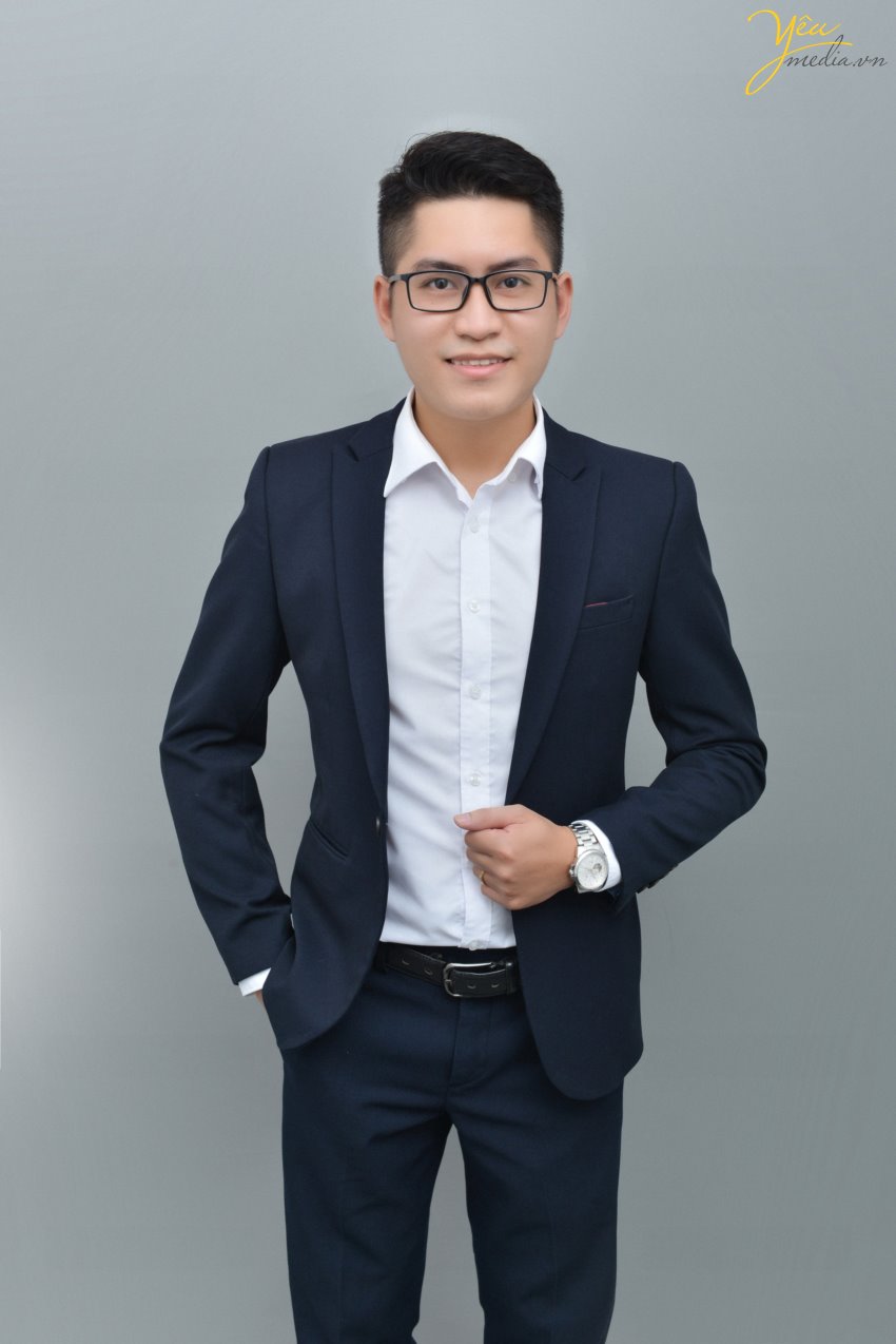 Ảnh chụp chân dung nghề nghiệp trong studio pro tại Hà Nội cho khách hàng