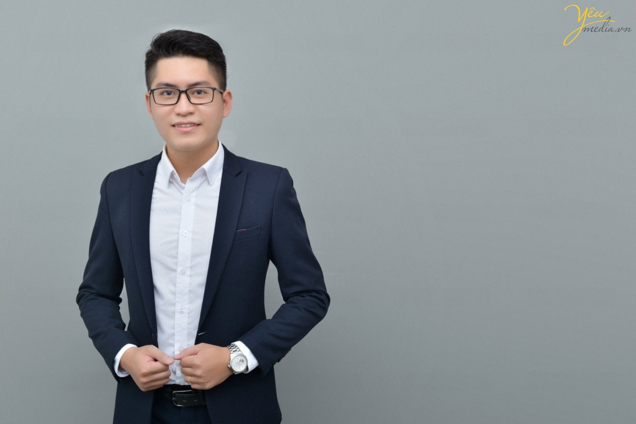 Ảnh chụp chân dung nghề nghiệp trong studio pro tại Hà Nội cho khách hàng