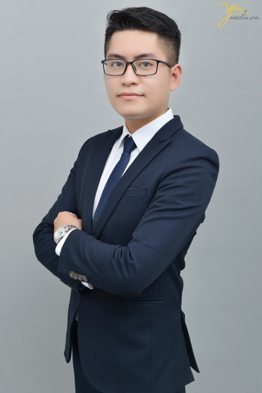 Ảnh chụp chân dung nghề nghiệp trong studio pro tại Hà Nội cho khách hàng