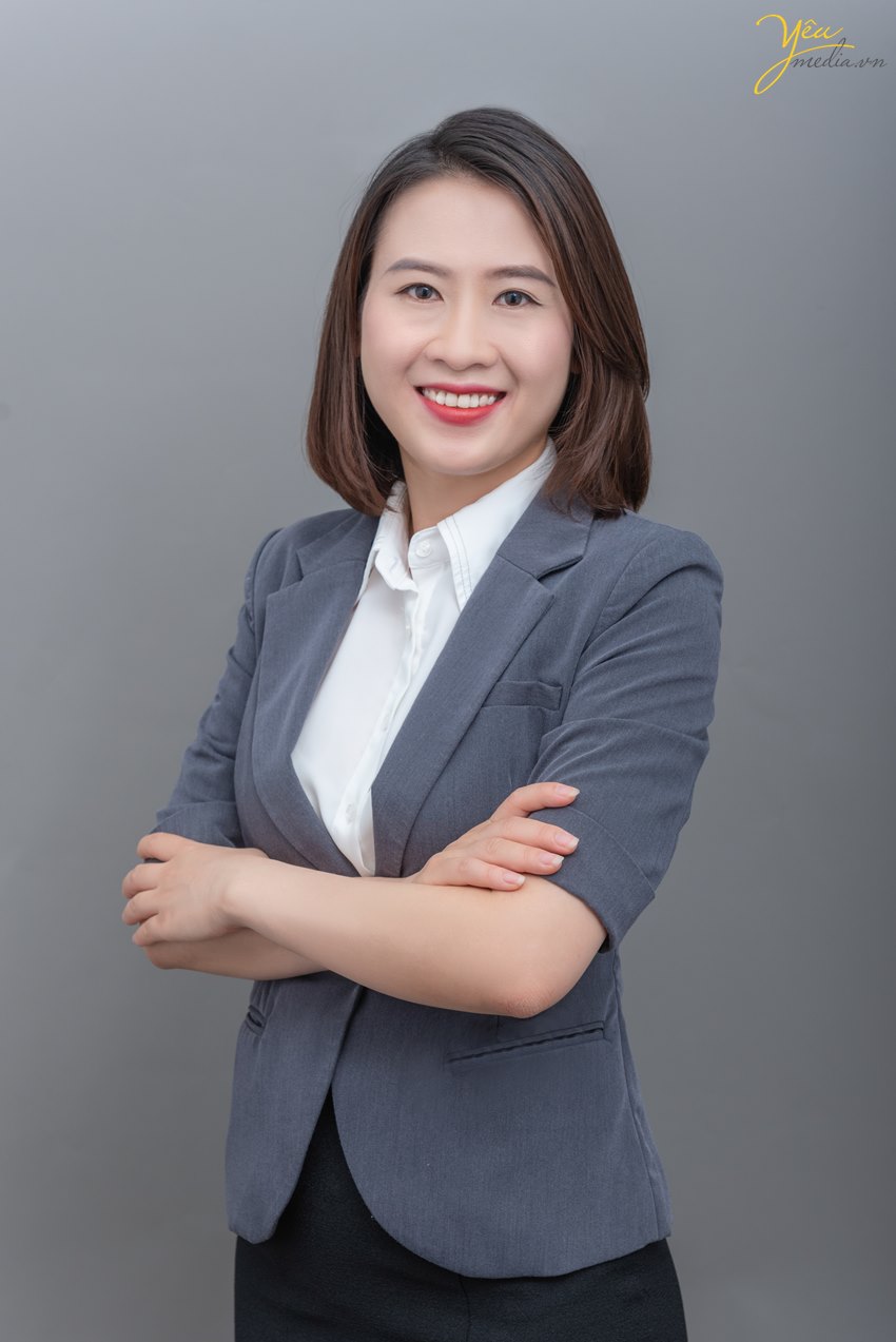 Chụp ảnh profile chân dung cùng áo dài và vest nữ: chị Mỹ Duyên