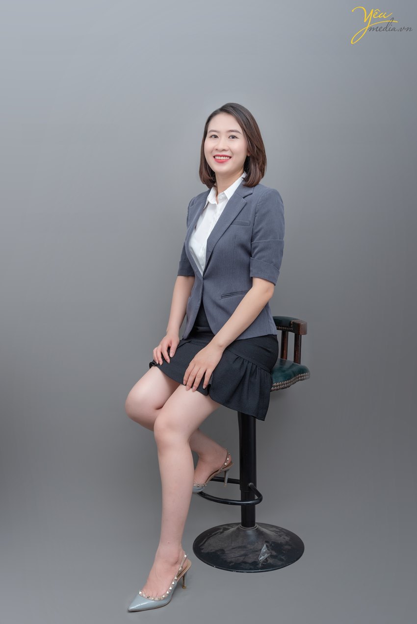 Chụp ảnh profile chân dung cùng áo dài và vest nữ: chị Mỹ Duyên