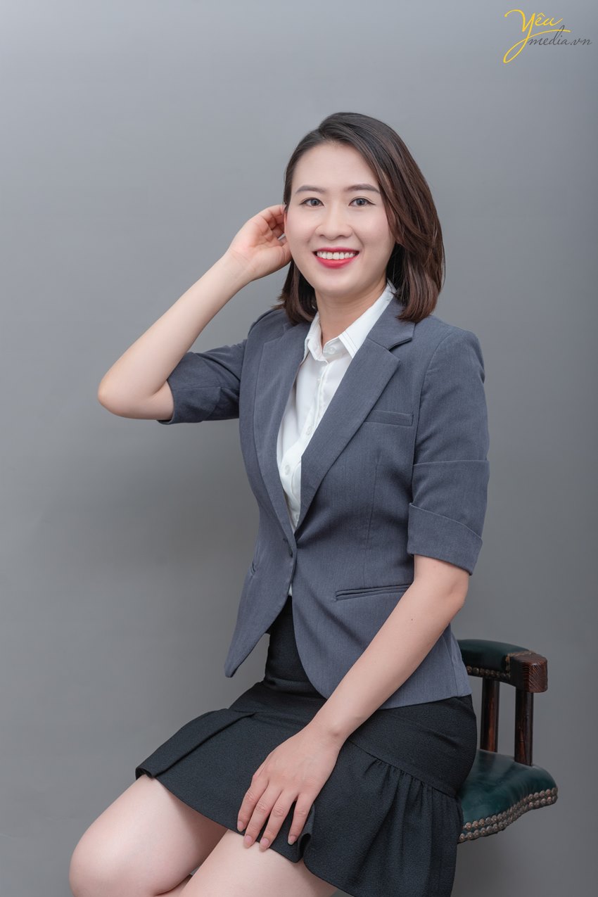 Chụp ảnh profile chân dung cùng áo dài và vest nữ: chị Mỹ Duyên