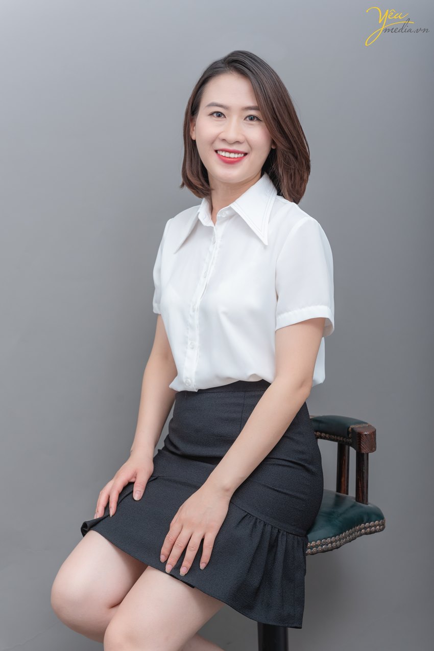 Chụp ảnh profile chân dung cùng áo dài và vest nữ: chị Mỹ Duyên