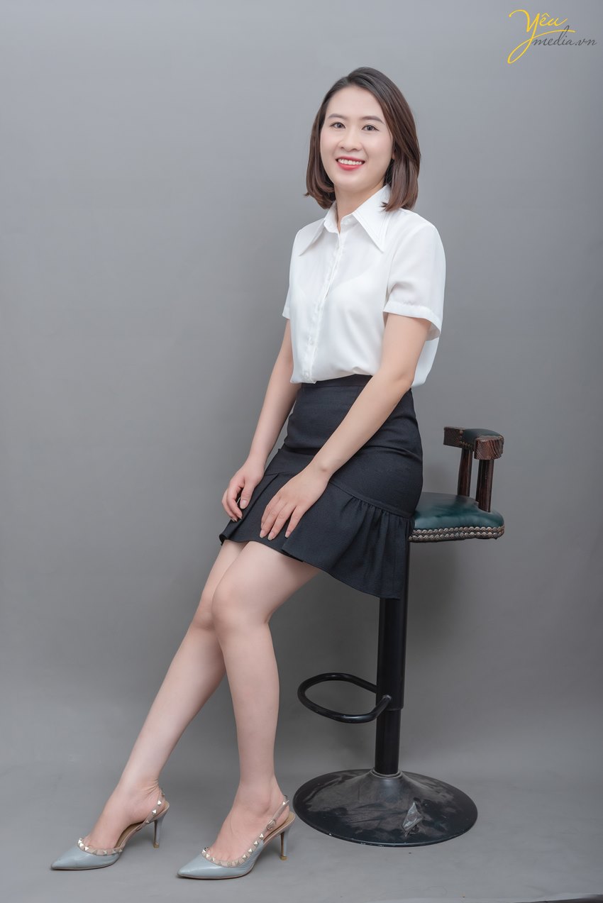 Chụp ảnh profile chân dung cùng áo dài và vest nữ: chị Mỹ Duyên