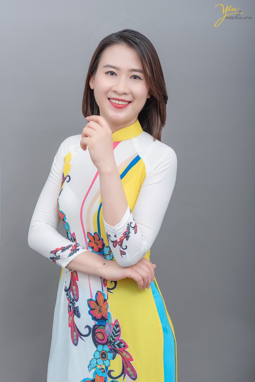 Chụp ảnh profile chân dung cùng áo dài và vest nữ: chị Mỹ Duyên