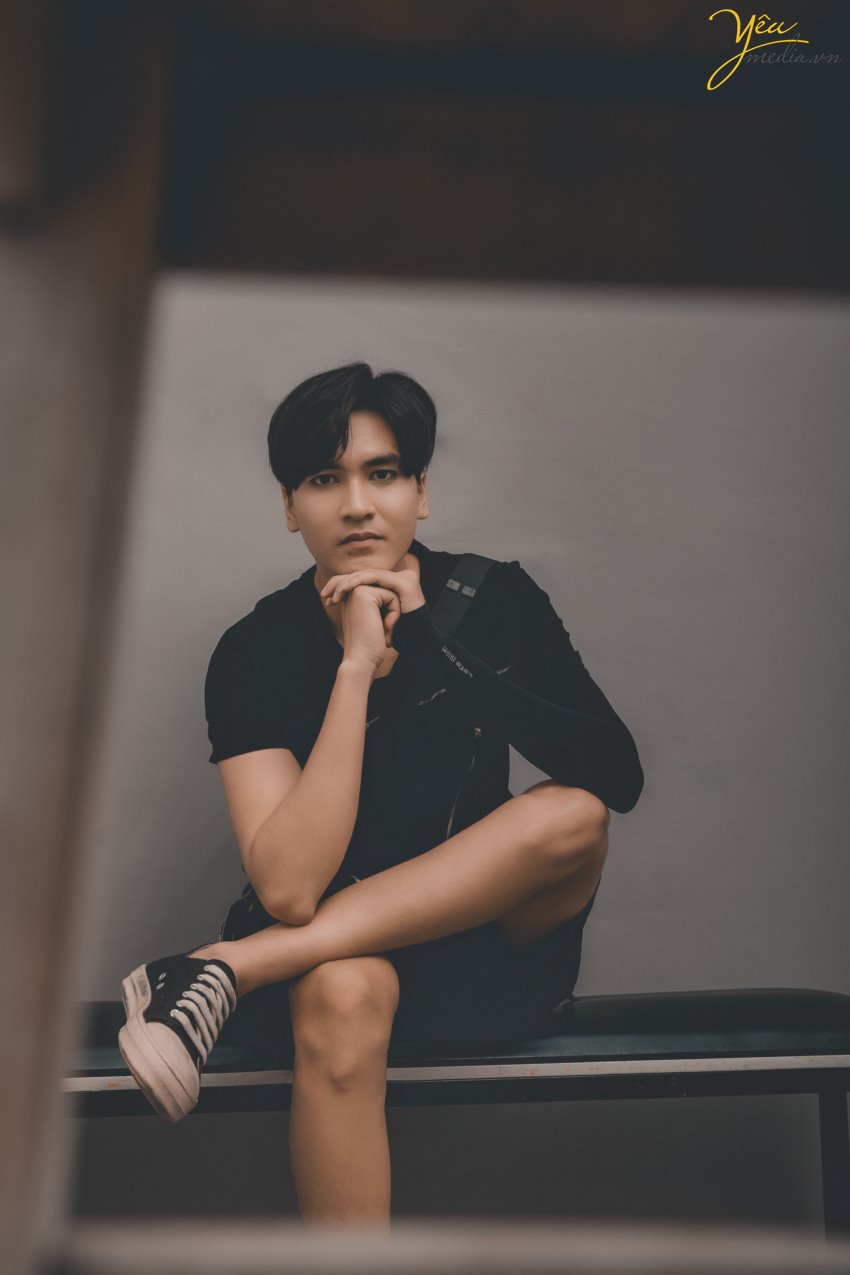 Nắm biết được những phong cách chụp ảnh nghệ thuật, bạn sẽ có được những bức ảnh đẹp và đầy ấn tượng. Tùy từng sở thích, giới tính mà lựa chọn cho mình những phong cách chụp ảnh khác nhau. Hãy đến Yêu Media nếu bạn cần tư vấn kĩ hơn để lên concept chất lừ cho chính mình.