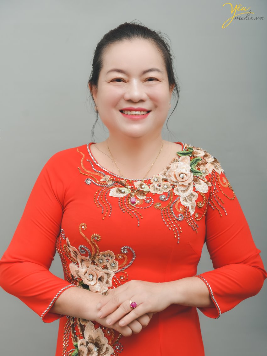 Bộ ảnh kỷ niệm chân dung trong studio cho "những người phụ nữ trong gia đình"