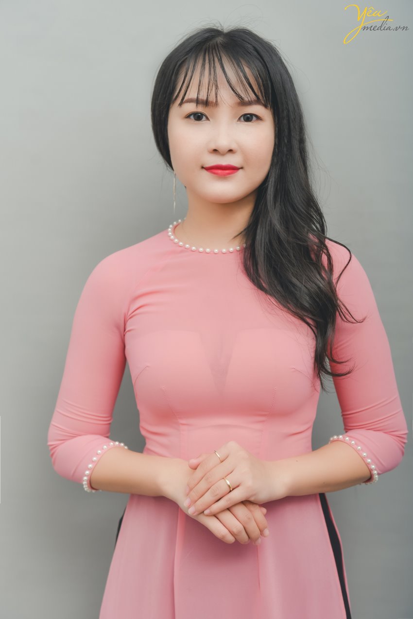 Bộ ảnh kỷ niệm chân dung trong studio cho "những người phụ nữ trong gia đình"