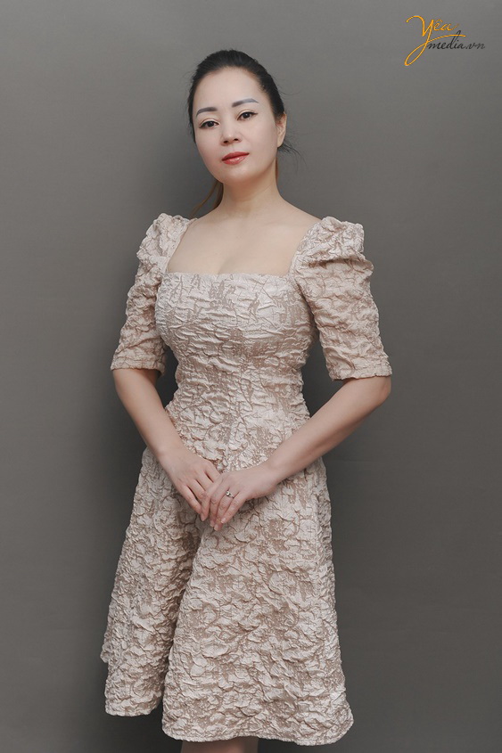 Chụp ảnh chân dung trong studio cho chị Hà