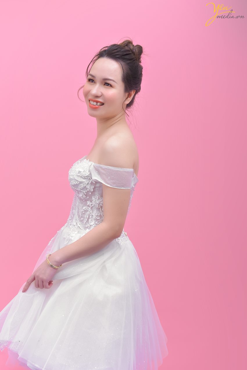 Chụp ảnh chân dung trong studio Hà Nội với concept đơn giản: chị Nhung