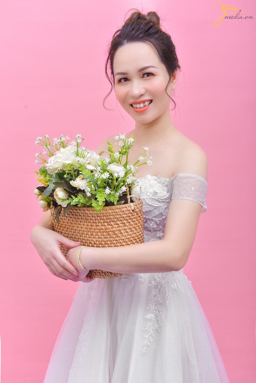 Chụp ảnh chân dung trong studio Hà Nội với concept đơn giản: chị Nhung