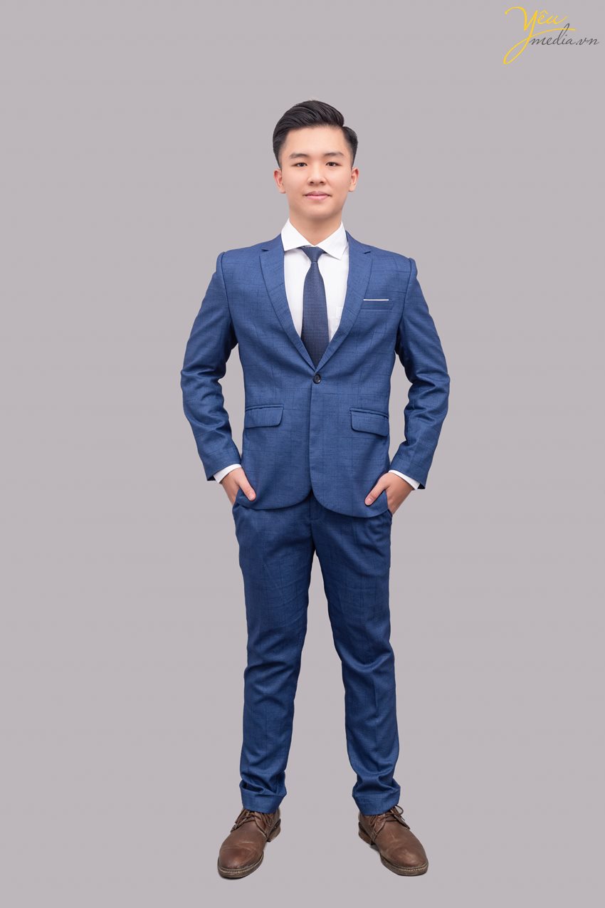 Chụp ảnh cho học sinh cấp 3 để tham gia hội thi "Học sinh thanh lịch" tại nhà trường