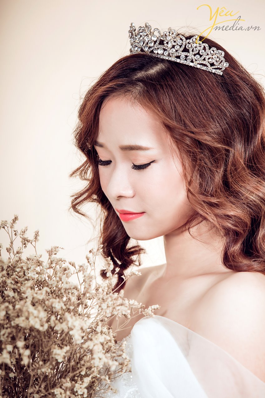 cô dâu buồn chụp ảnh 1 mình