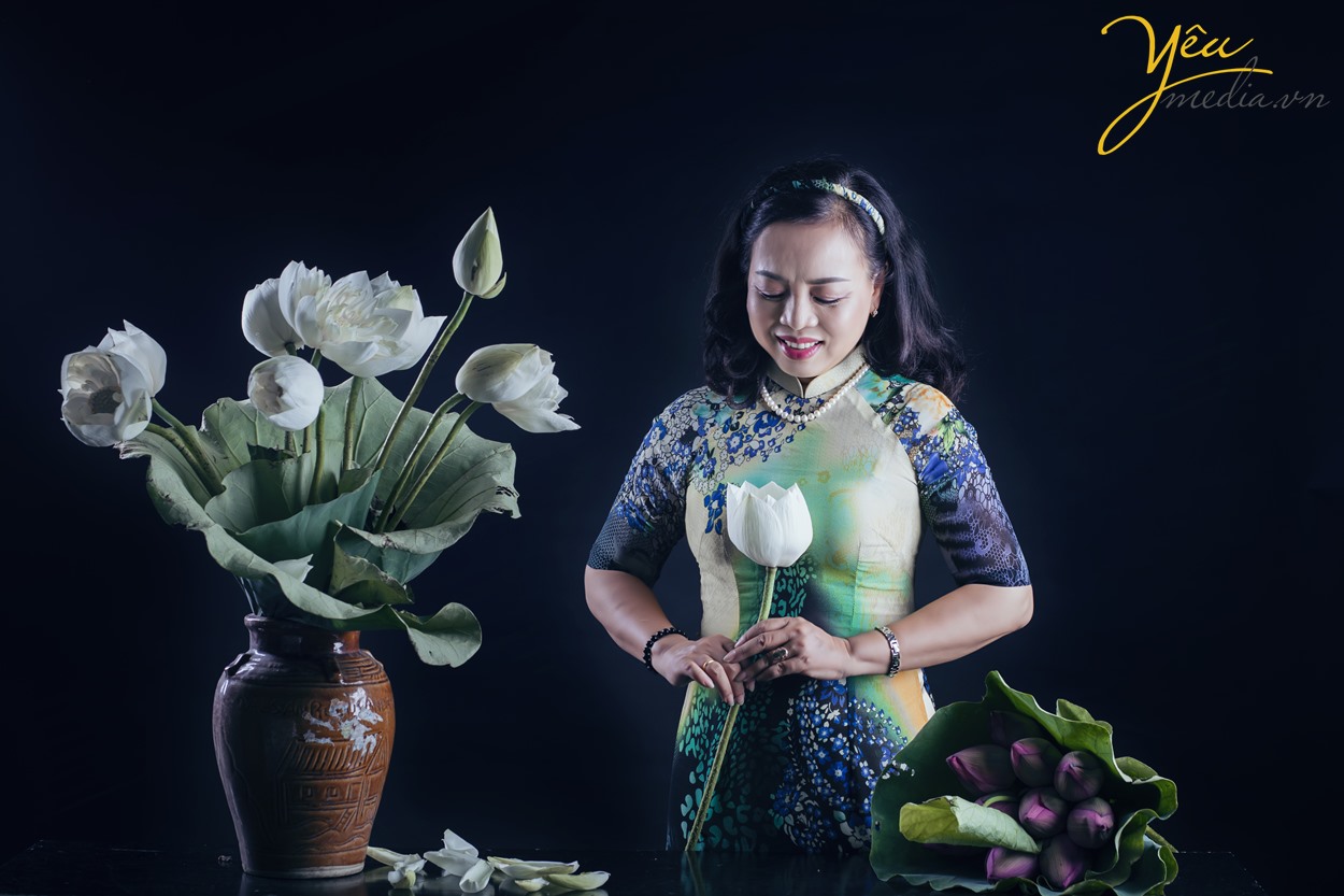 chụp ảnh hoa sen trong studio hà nội